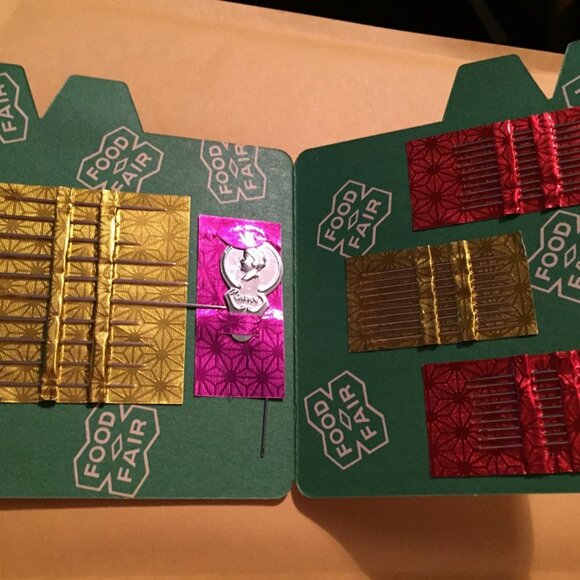 Vintage Giveaway Advertising Sewing/Needles/Sharps/Threader Food Fair - Picture 2 of 2